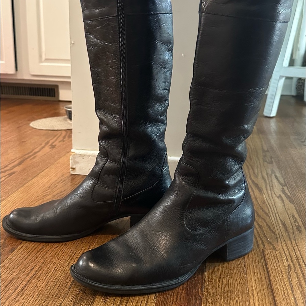 Born Crown boots